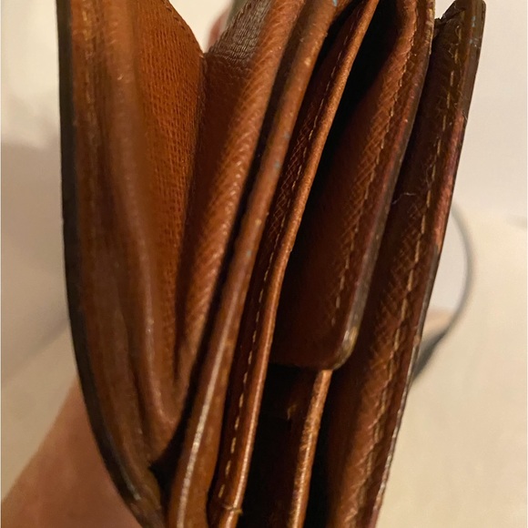 Louis Vuitton Monogram Short Wallet - Picture 13 of 16